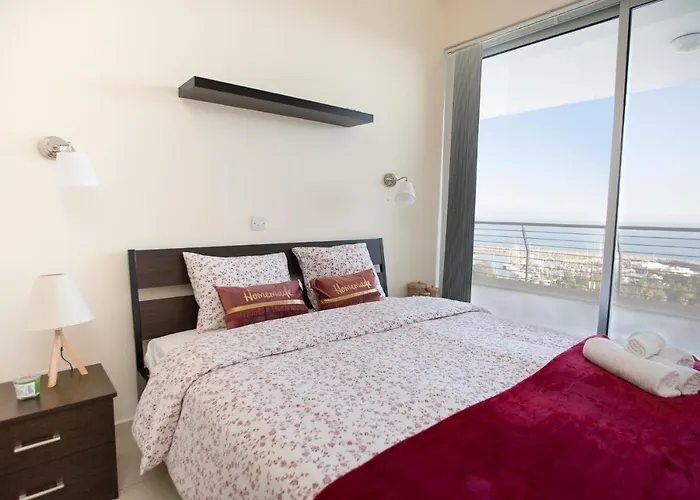 Promenade Seaview Heaven Apartment