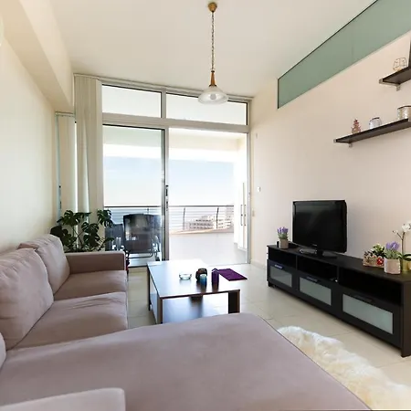 Апартаменти Promenade Seaview Heaven